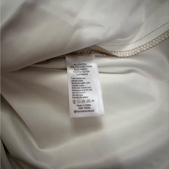 Kendall and Kylie taupe nwt pleated faux leather mini skirt - Picture 7 of 7